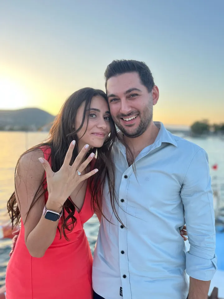 Gün batımında evlilik teklifi